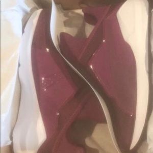 BRAND NEW NEVER BEEN WORN !